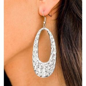 NEW‼️ Silver Oval Earrings